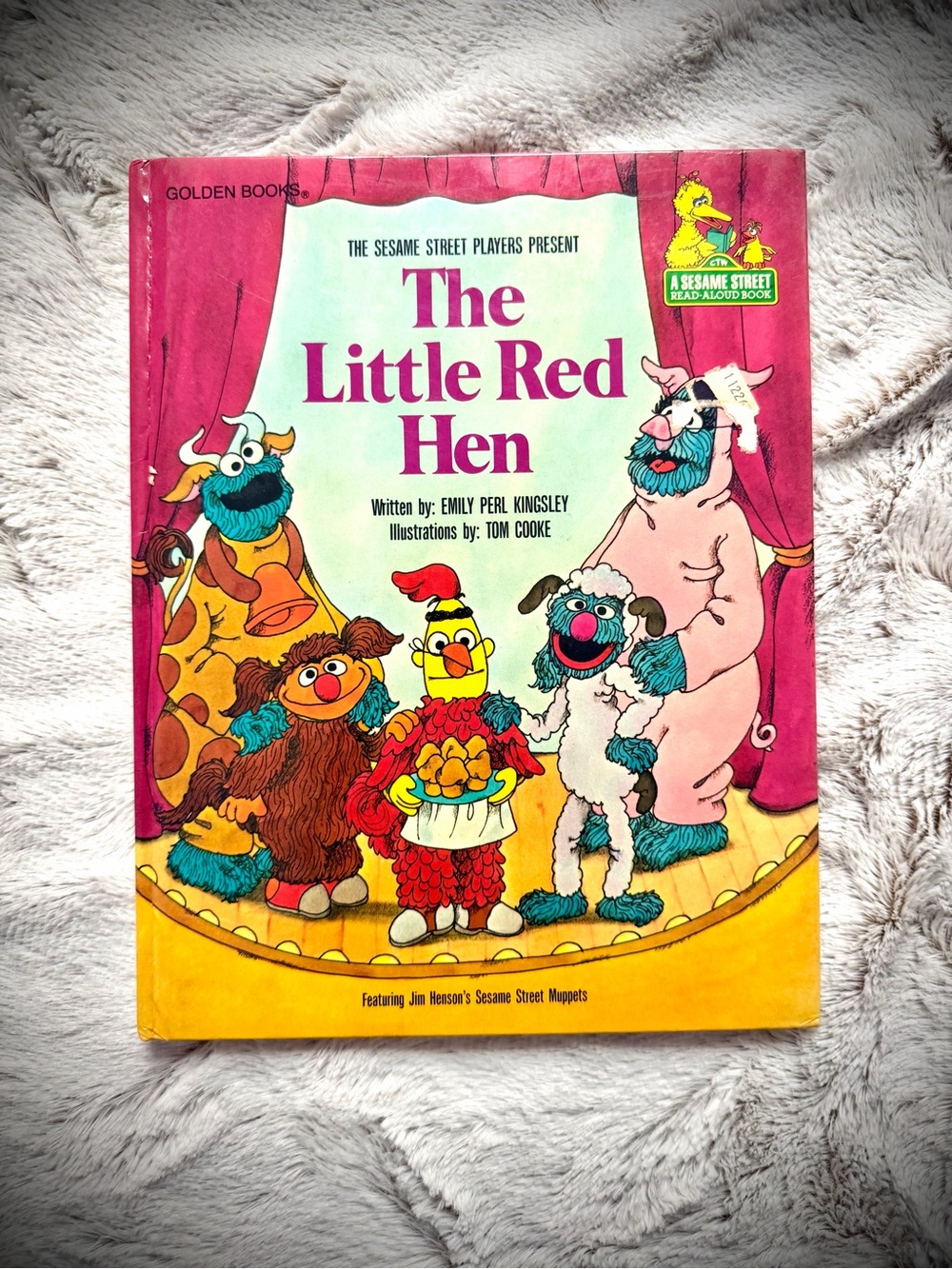 Golden Books "The Little Red Hen" Sesame Street Read-Aloud - Red, Yellow